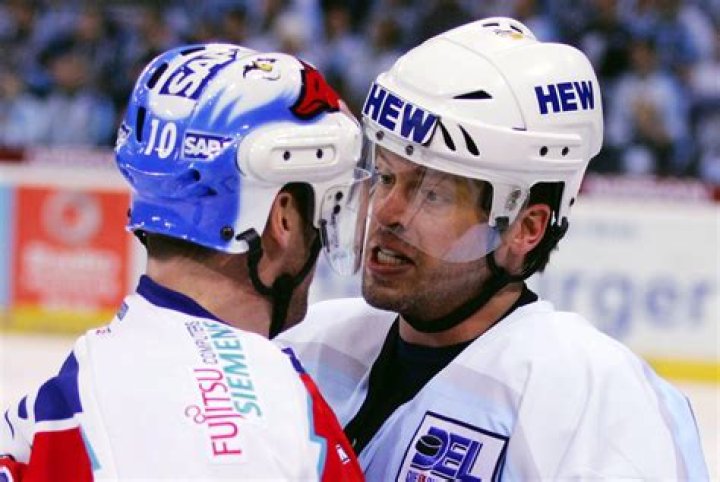 Craig Johnson Net Worth - Wiki, Age, Weight and Height, Relationships, Family, and More