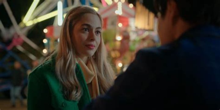 Is Lizzie pregnant in Virgin River season 5?