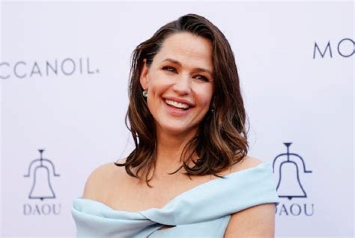 Jennifer Garner thanked Meghan for supporting Save The Children, the Karens went crazy