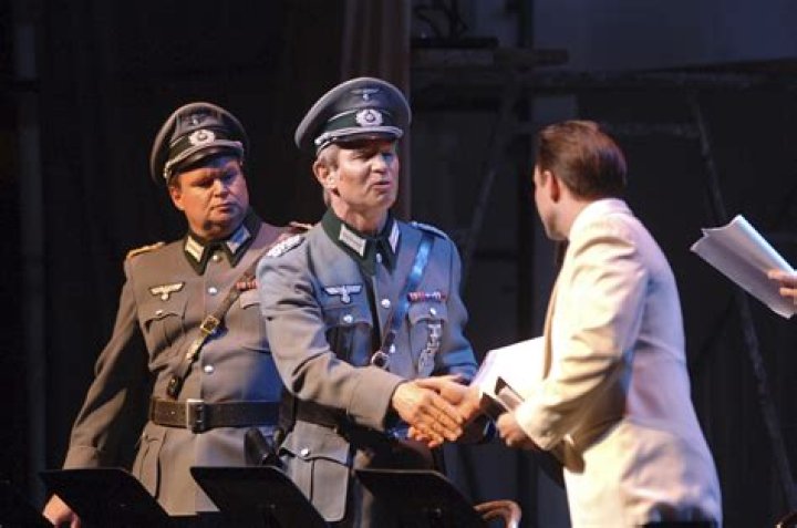 Tom McGowan Net Worth - Wiki, Age, Weight and Height, Relationships, Family, and More